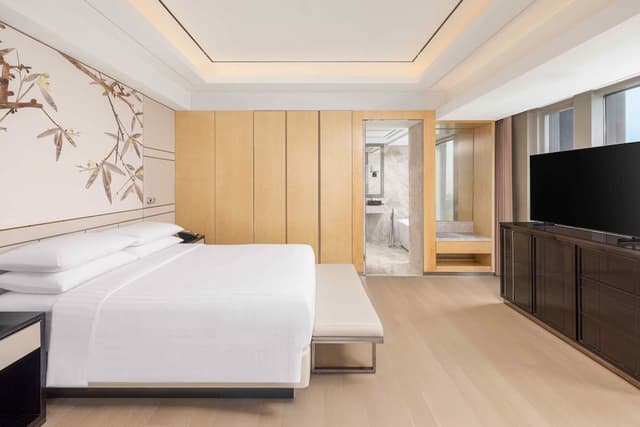 Executive Suite, 1 King Bed, Park View