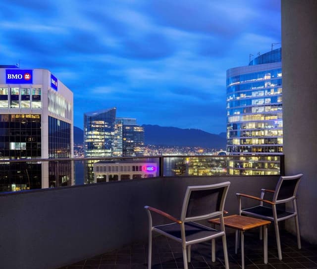 Room, 1 King Bed, Balcony, City View