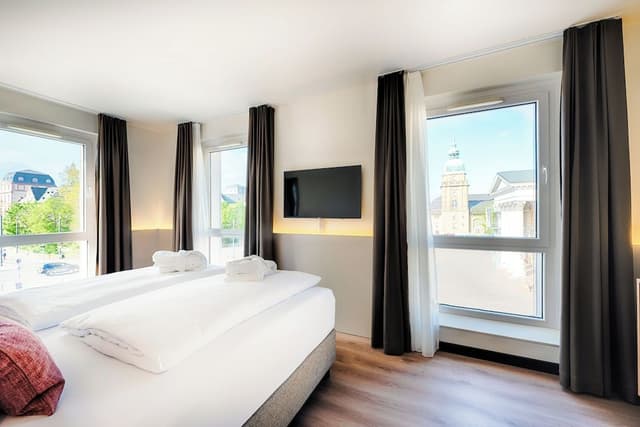 Suite, City View