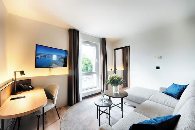 Suite, City View