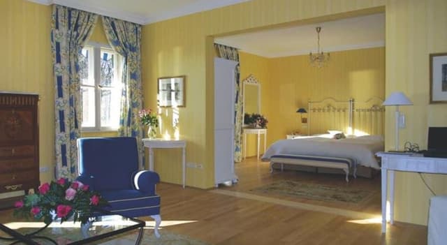 Suite, Lake View