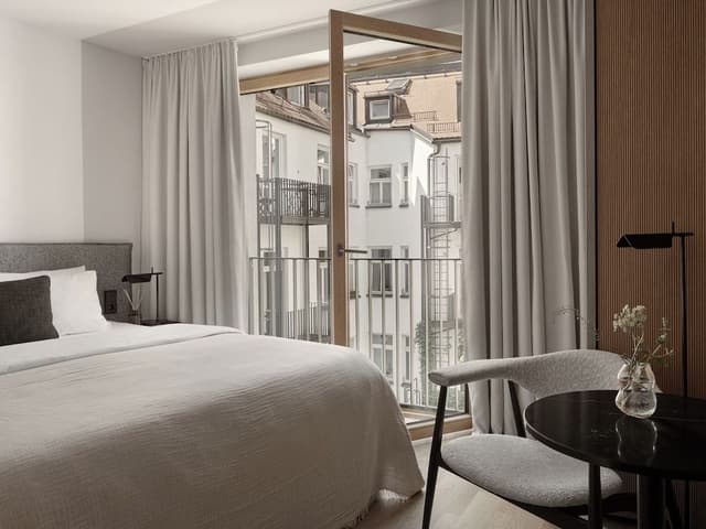 Courtyard Room