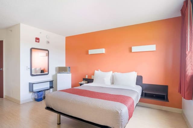Standard Room, 1 Queen Bed, Accessible, Non Smoking