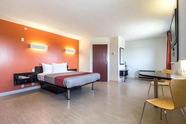 Deluxe Room, 1 Queen Bed, Non Smoking