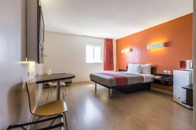 Standard Room, 1 Queen Bed, Accessible, Non Smoking