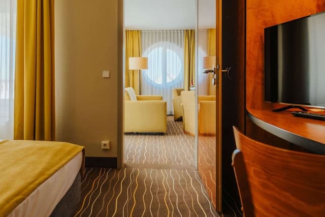 Suite, 1 King Bed, Balcony
