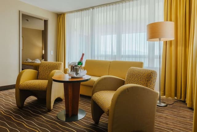 Suite, 1 King Bed, Balcony