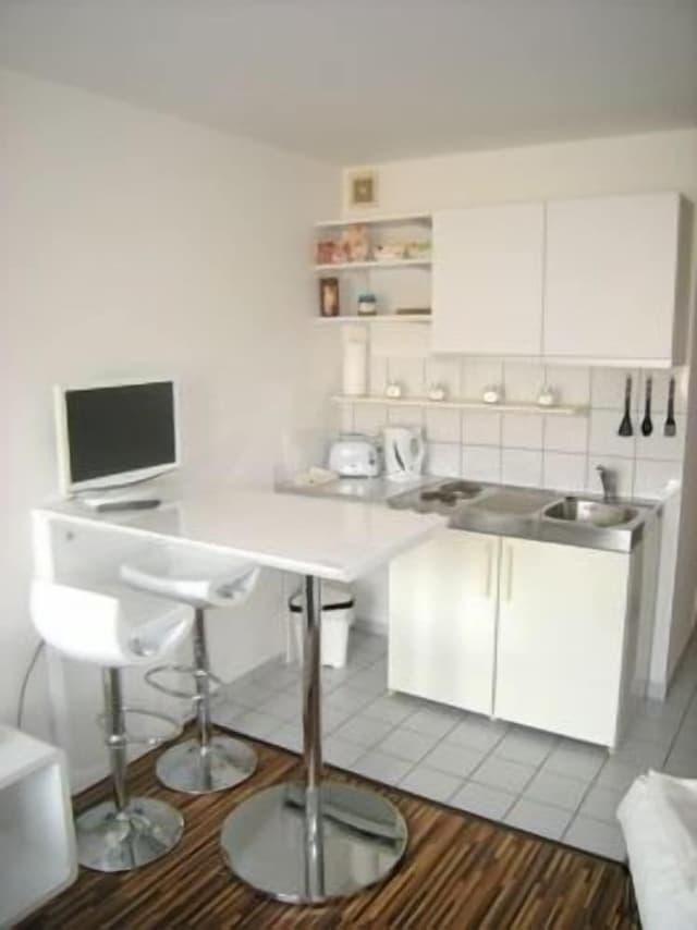 Standard Apartment, Multiple Beds, Kitchenette