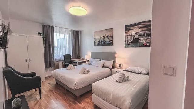 City Double or Twin Room, 1 Queen Bed, River View
