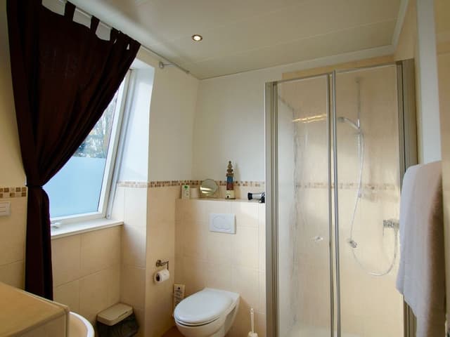 Standard Single Room, Private Bathroom (Landseite)