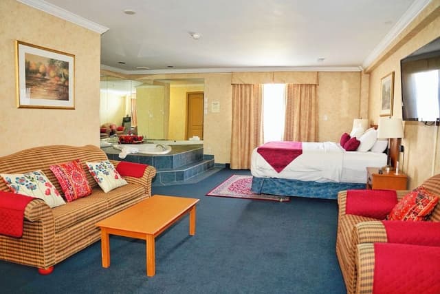 Executive Suite, 1 King Bed with Sofa bed, Non Smoking, Jetted Tub