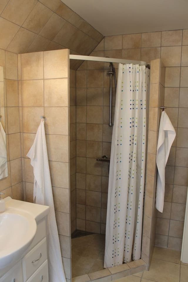 Double or Twin Room, Shared Bathroom