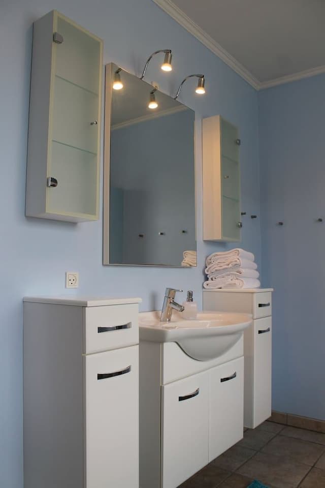 Single Room, Shared Bathroom