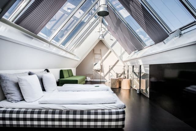 Penthouse, 3 Bedrooms, Balcony, Partial Lake View