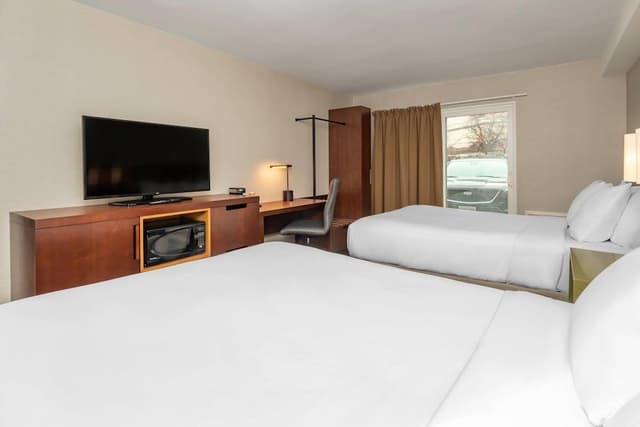 Room, 2 Queen Beds, 1st Floor, Non Smoking