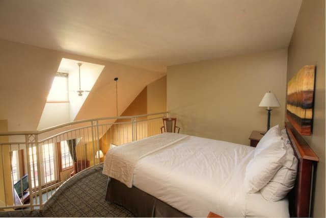Suite, 1 Bedroom (with Mezzanine)