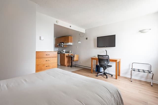 Standard Room, 1 Queen Bed
