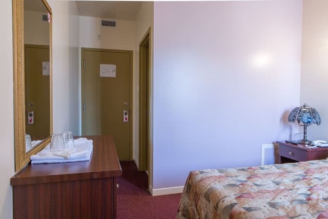 Standard Room, 1 Queen Bed