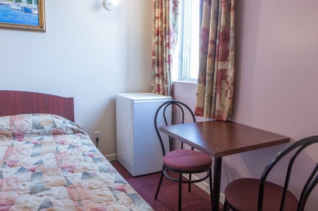 Standard Room, 1 Queen Bed