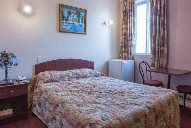 Standard Room, 1 Queen Bed