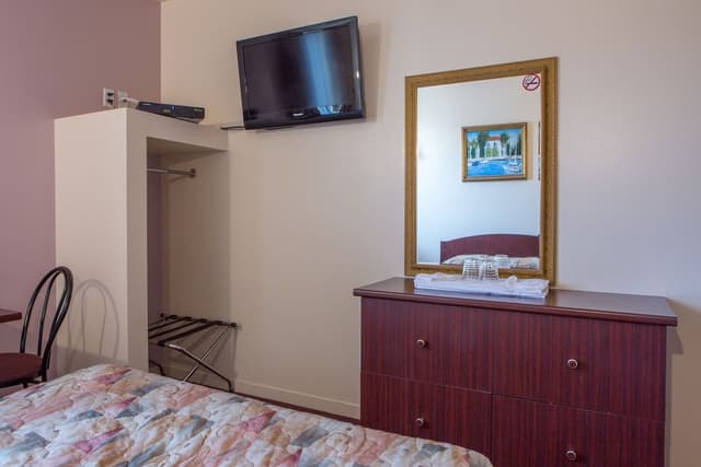 Standard Room, 1 Queen Bed