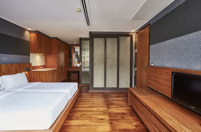 Suite, 2 Bedrooms, Balcony (Suite L)