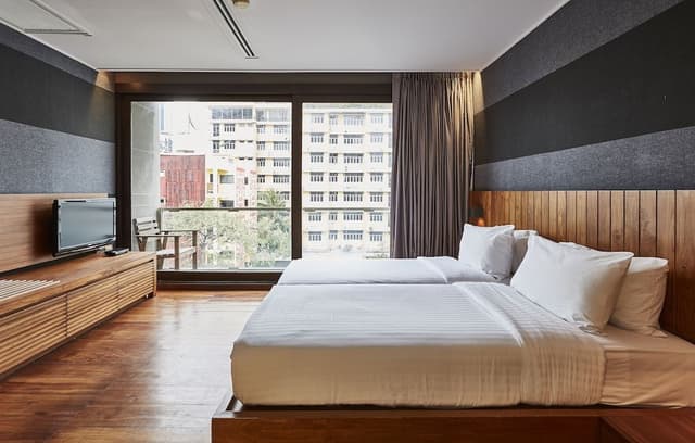 Suite, 2 Bedrooms, Balcony (Suite L)