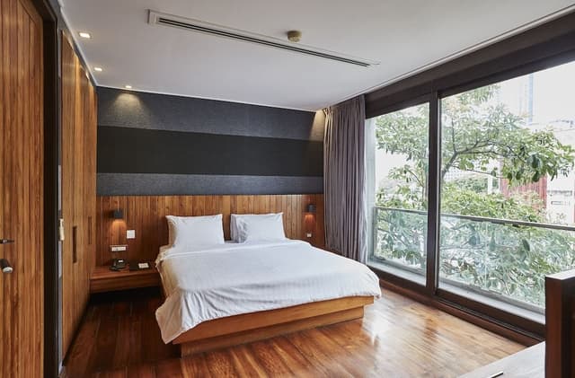 Suite, 2 Bedrooms, Balcony (Suite L)