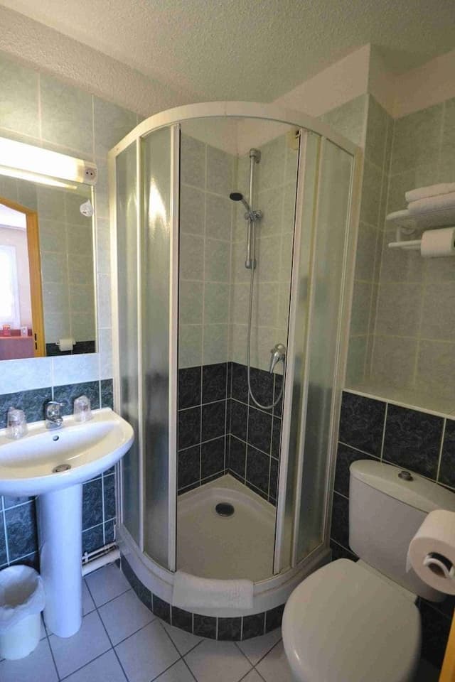Room, Connecting Rooms