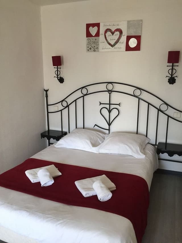 Double Room (Batisse)