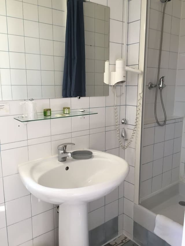 Double Room (Batisse)