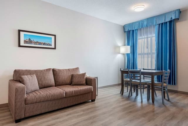Suite, 1 King Bed with Sofa bed, Non Smoking