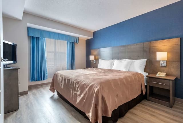 Suite, 1 King Bed and 1 Queen Bed, Non Smoking