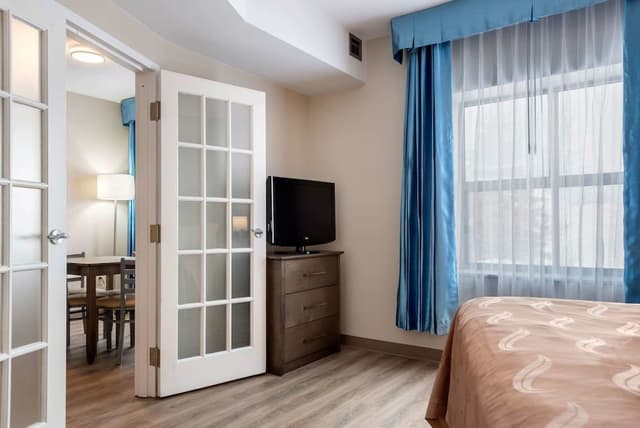 Suite, 1 King Bed with Sofa bed, Non Smoking