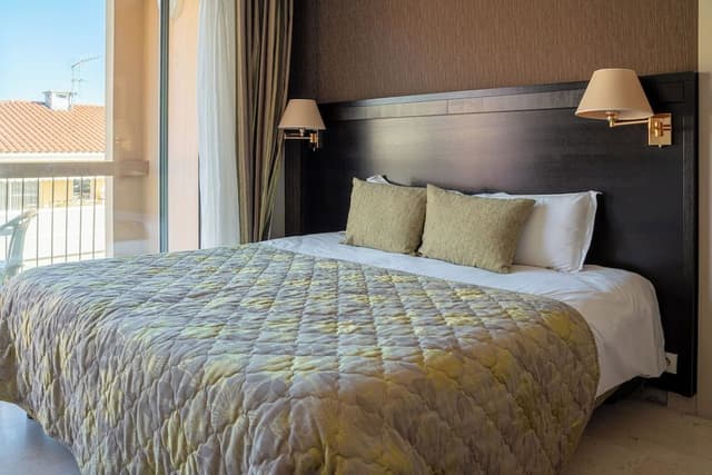 Chambre Supérieure Triple avec Balcon