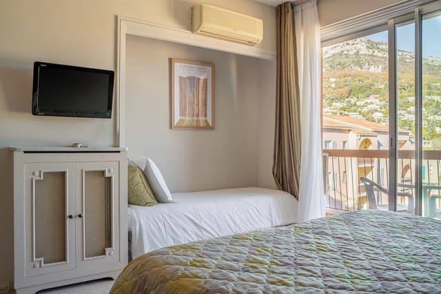 Chambre Supérieure Triple avec Balcon