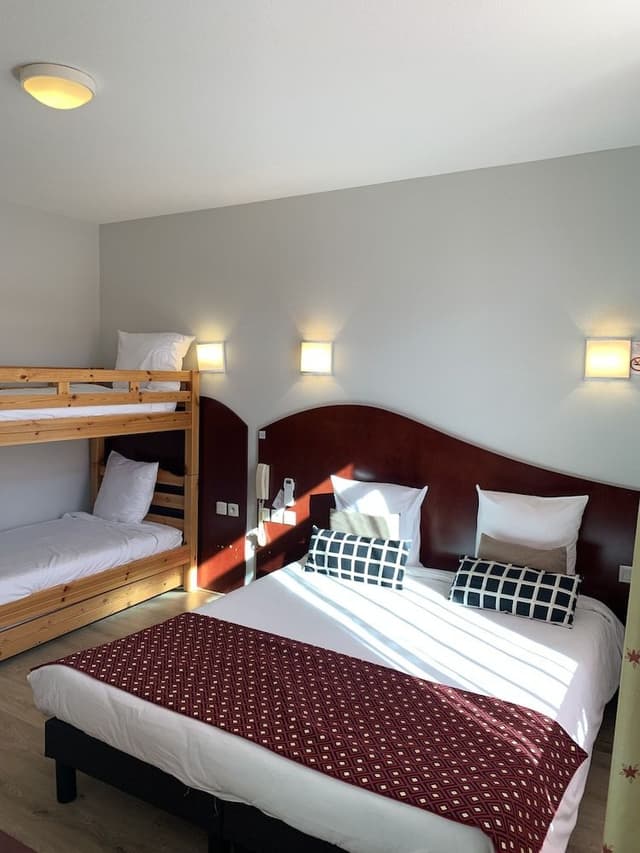 Connecting rooms for 5