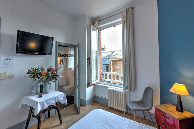 Chambre double vue village avec douche