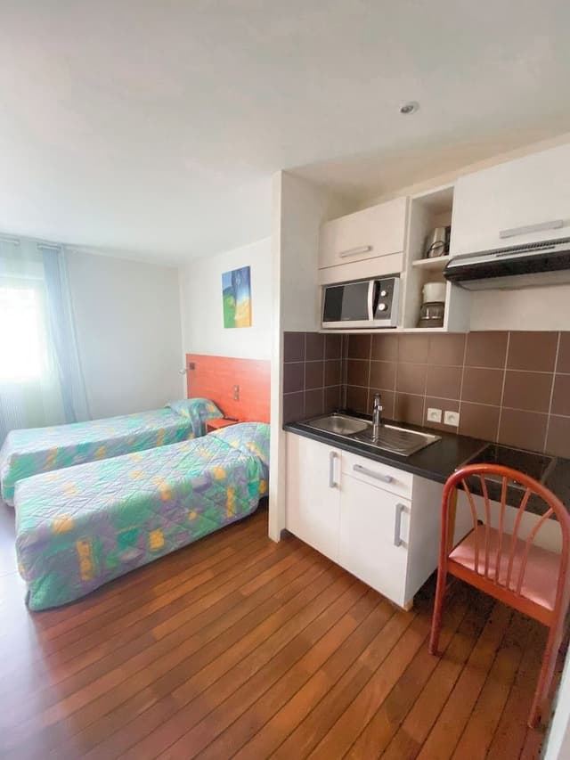 studio for 3 people