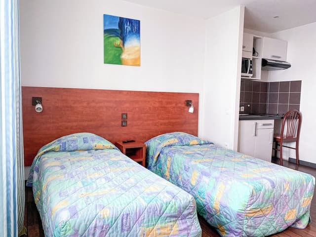 studio for 3 people