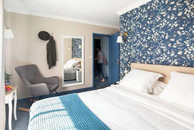 Studio, 1 Queen Bed with Sofa bed, Kitchen, Courtyard View