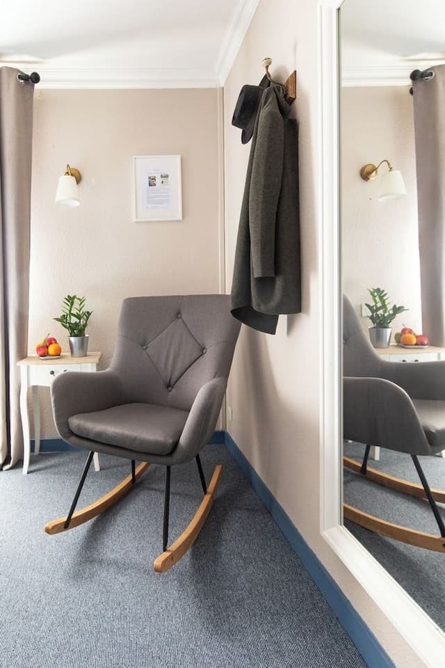 Studio, 1 Queen Bed with Sofa bed, Kitchen, Courtyard View