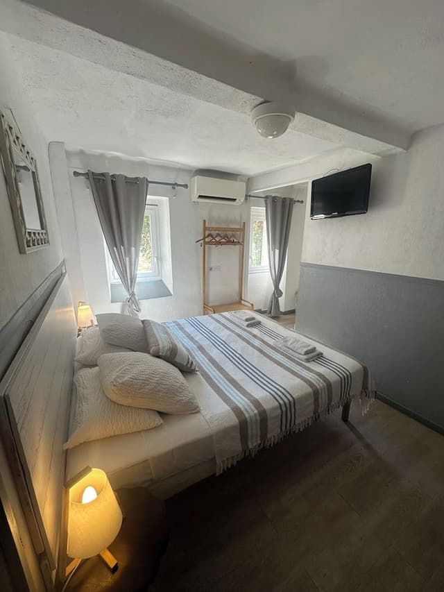 Room, 1 Queen Bed with Sofa bed (with Air Conditioning)