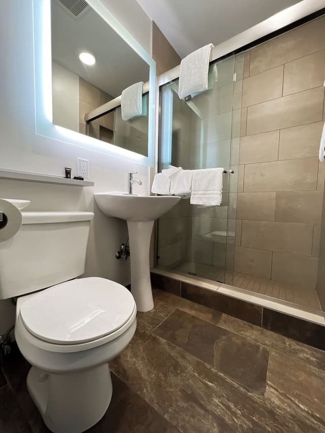Standard Room, 1 Queen Bed