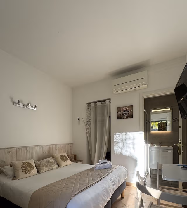 Standard Double Room, Garden View