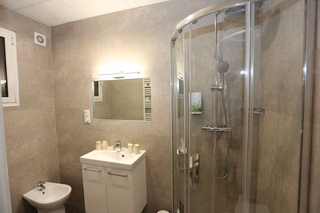 Quadruple Room (vue sur mur peint)