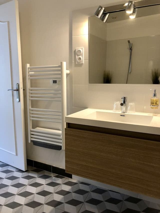 Superior Room, Jetted Tub