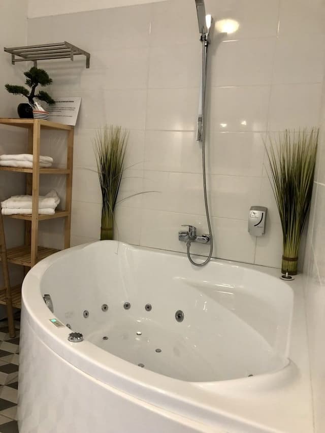 Superior Room, Jetted Tub