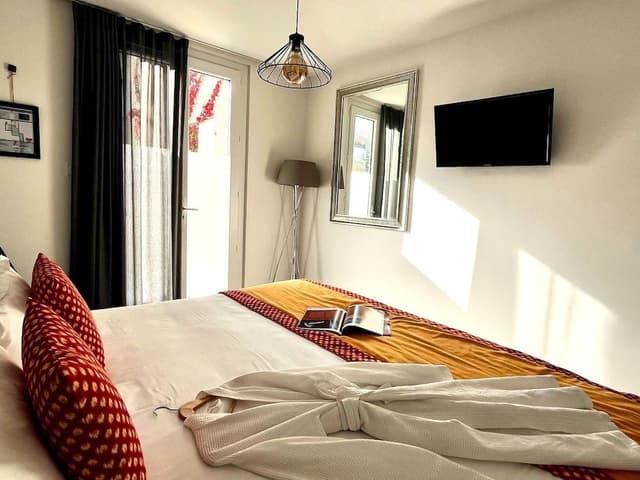 Superior Room, Jetted Tub