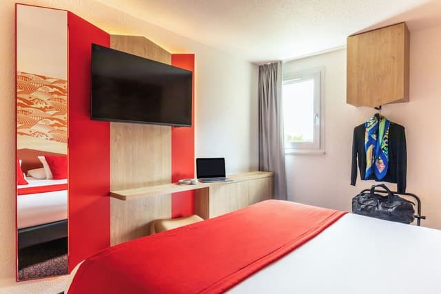 Standard Room, 1 Queen Bed